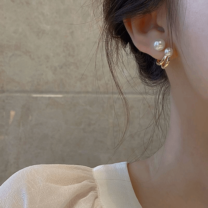 Simple Retro Light Metal Pearl Golden Stud Korean Earrings for Girls