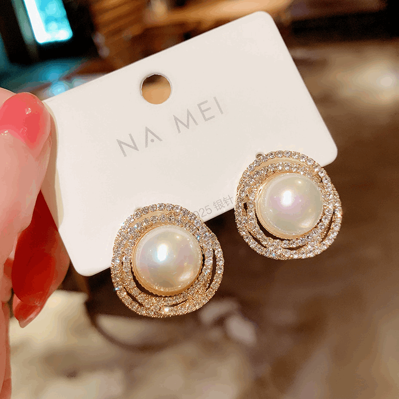 Retro White Pearl Earrings with Diamond Inlaid Mesh Spiral Pearl Stud Korean Earrings