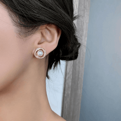 Retro White Pearl Earrings with Diamond Inlaid Mesh Spiral Pearl Stud Korean Earrings