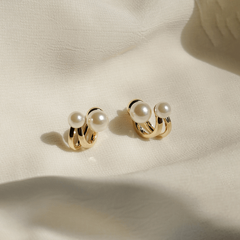 Simple Retro Light Metal Pearl Golden Stud Korean Earrings for Girls