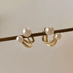 Simple Retro Light Metal Pearl Golden Stud Korean Earrings for Girls