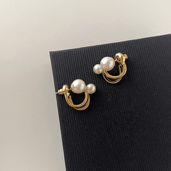 Simple Retro Light Metal Pearl Golden Stud Korean Earrings for Girls