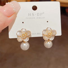 Luxury White Flower Earrings Fashionable Oil Drop Pearl Stud Korean Earrings