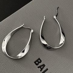 Classical Lightweight Twisted Oval Shaped Silver Korean Style Hoop Earrings for Girls