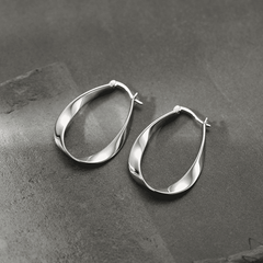 Classical Lightweight Twisted Oval Shaped Silver Korean Style Hoop Earrings for Girls