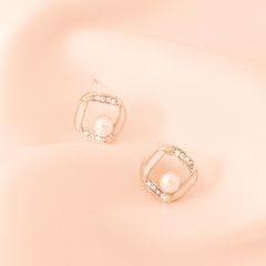 Simple Imitation Pearl Stud Earrings for Women with Rhinestone Light Luxury Shiny Korean Earring