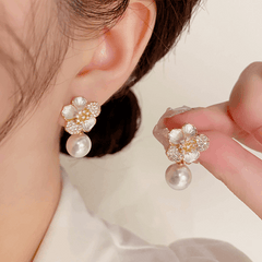 Luxury White Flower Earrings Fashionable Oil Drop Pearl Stud Korean Earrings